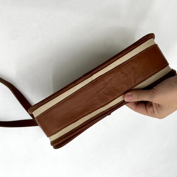 Vintage Leather Cream Brown Trim Fold over Shoulder bag - Picture 4 of 7